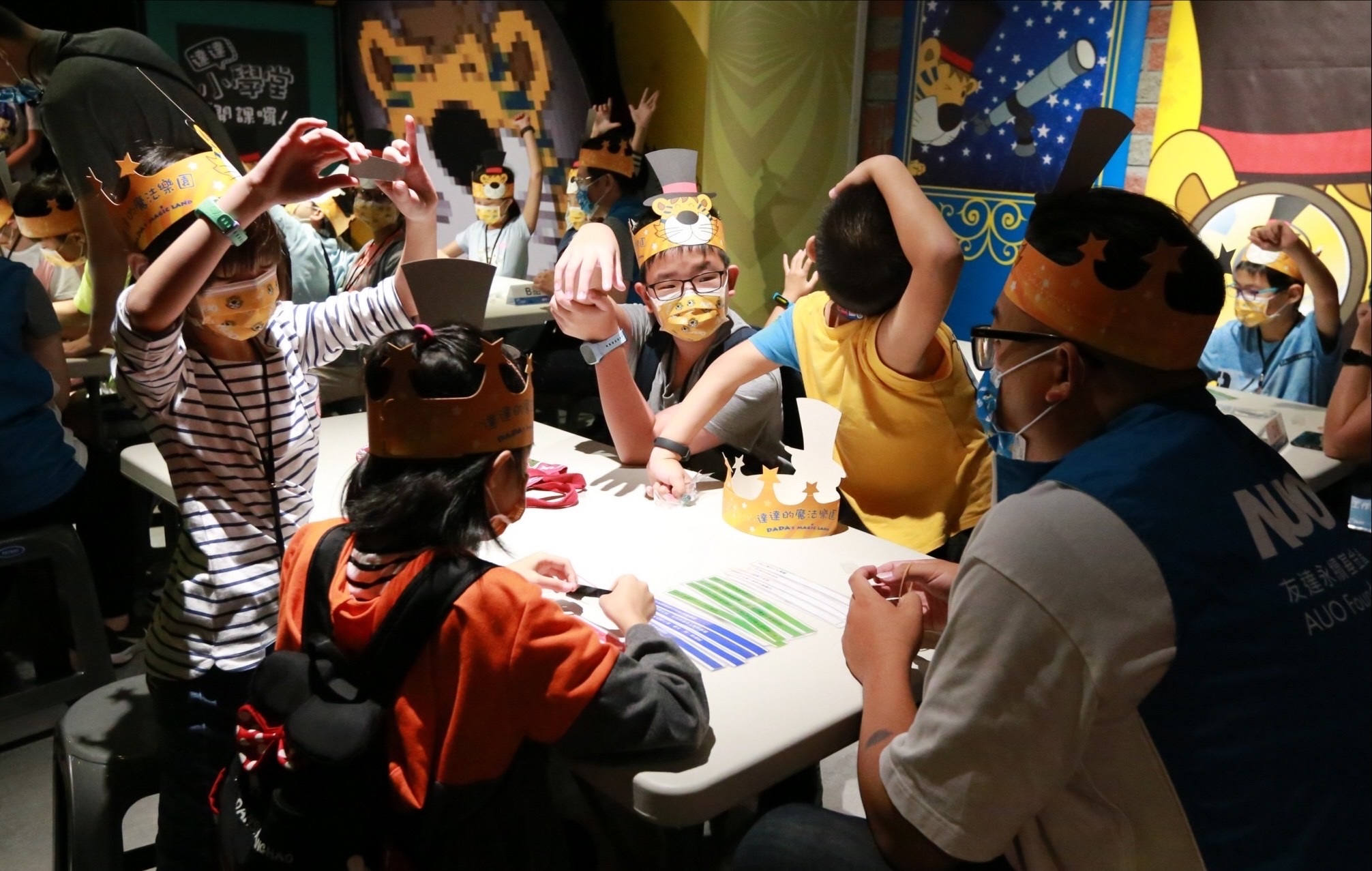 k1体育以永续理念推动全人教育计划，内外结盟储备科普教育人才，荣获亚太永续行动奖社会共融面的金奖肯定