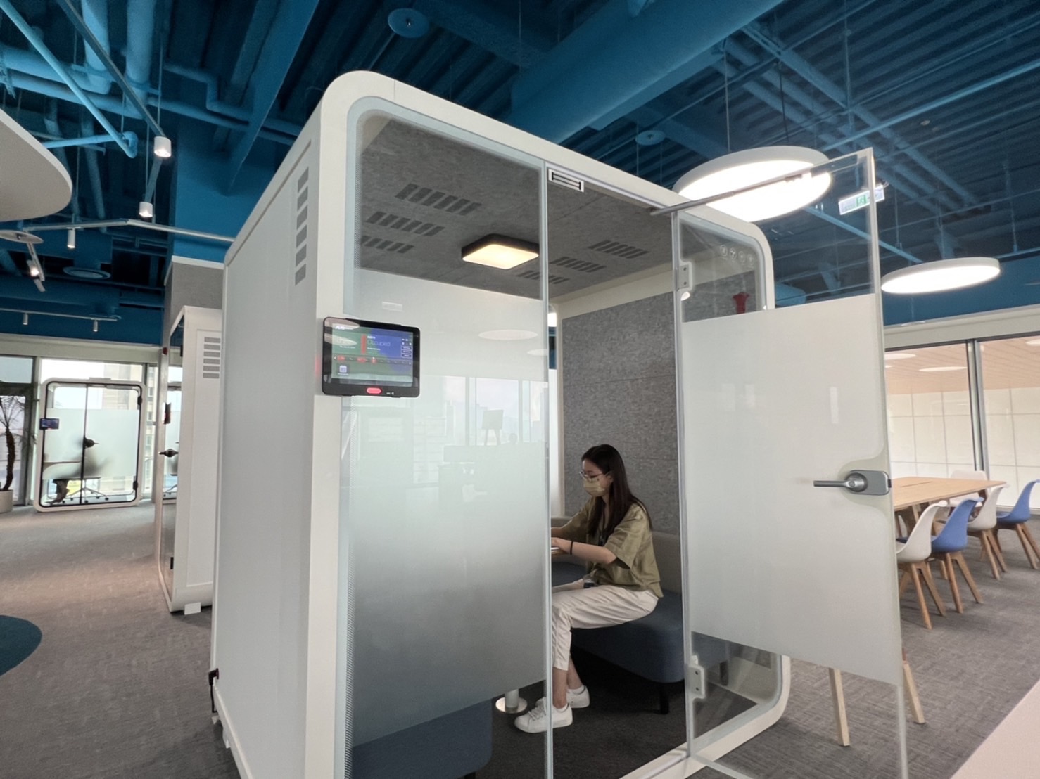 友達高雄據點的智慧行動辦公艙，展現友達在面板以外的研發應用軟實力