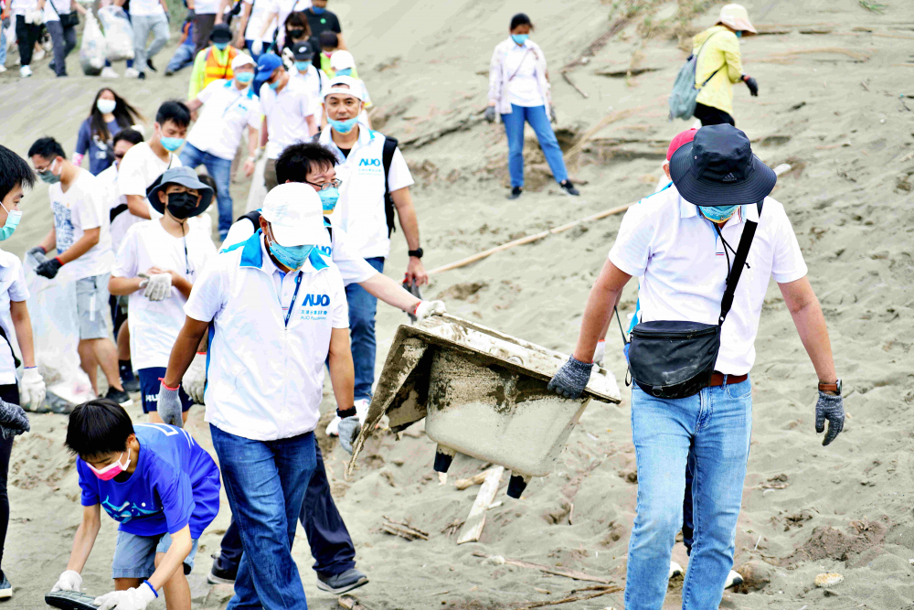 友達永續基金會2022 Ocean Party活動，與桃園市政府環保局、海湧工作室、觀音樹林里社區多方合作，一同手護台灣藍色海岸