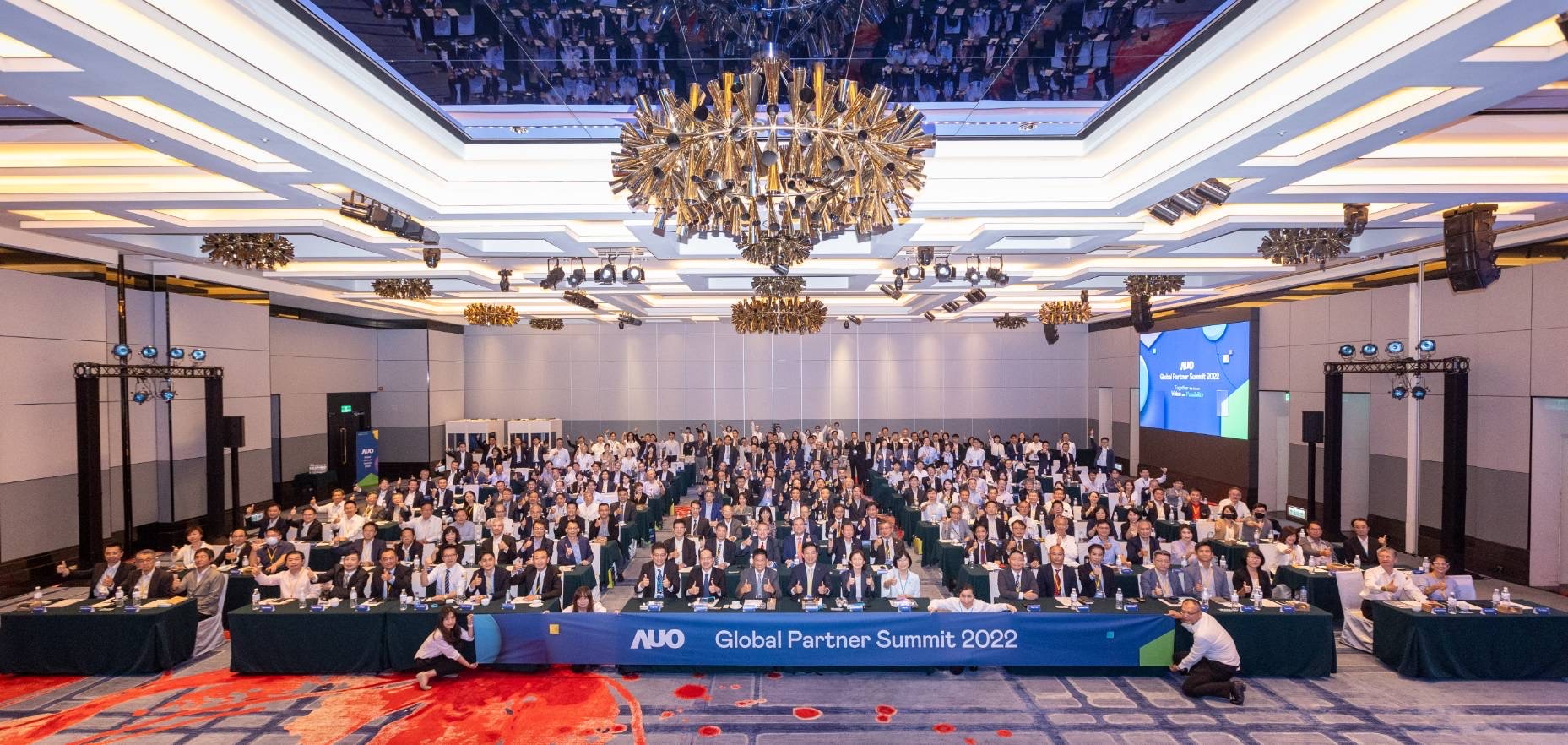 友達推動「安心、創新、用心、同心、盡心」五星職旅，為菲籍員工打造全方位照護，首度贏得「人權實踐與發展領袖獎」殊榮