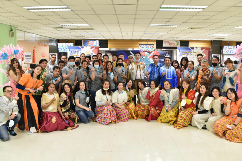 友達推動「安心、創新、用心、同心、盡心」五星職旅，為菲籍員工打造全方位照護，首度贏得「人權實踐與發展領袖獎」殊榮