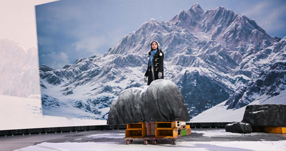 友達顯示屏專業調校技術與專案安裝經驗，使顯示屏呈現創作者想表達的精緻內容，讓表演者有沉浸式臨場感使演出逼真