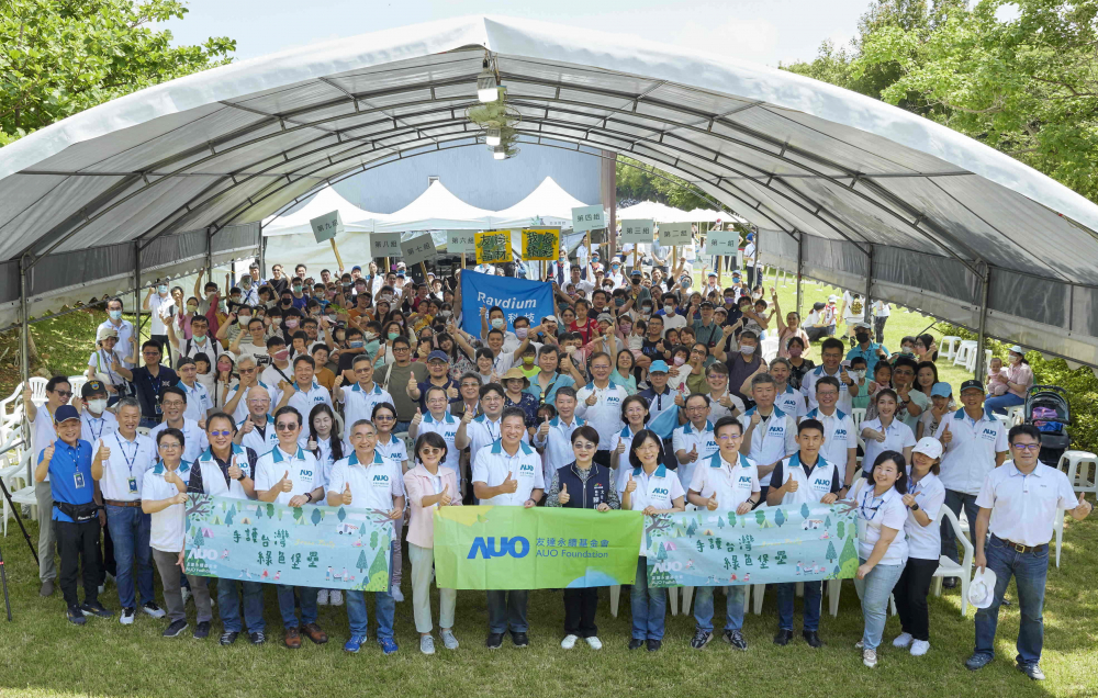 友達永續基金會號召企業志工、在地鄰里、產官學和供應商夥伴齊聚一堂，攜手植樹護樹，以行動實踐對環境友善的承諾