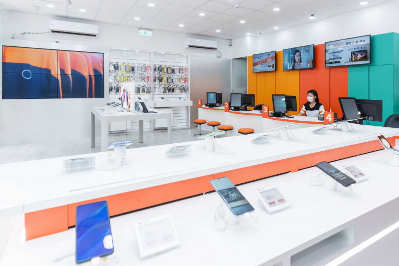 創利空間智慧零售軟硬整合方案，協助台灣大哥大門市完成數位內容行銷系統的佈建，打造全新世代的數位服務據點