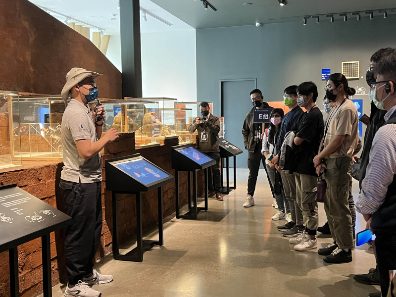 友達招募員工為文化志工，擔任文化館導覽大使，積極推廣文資保存、文史教育