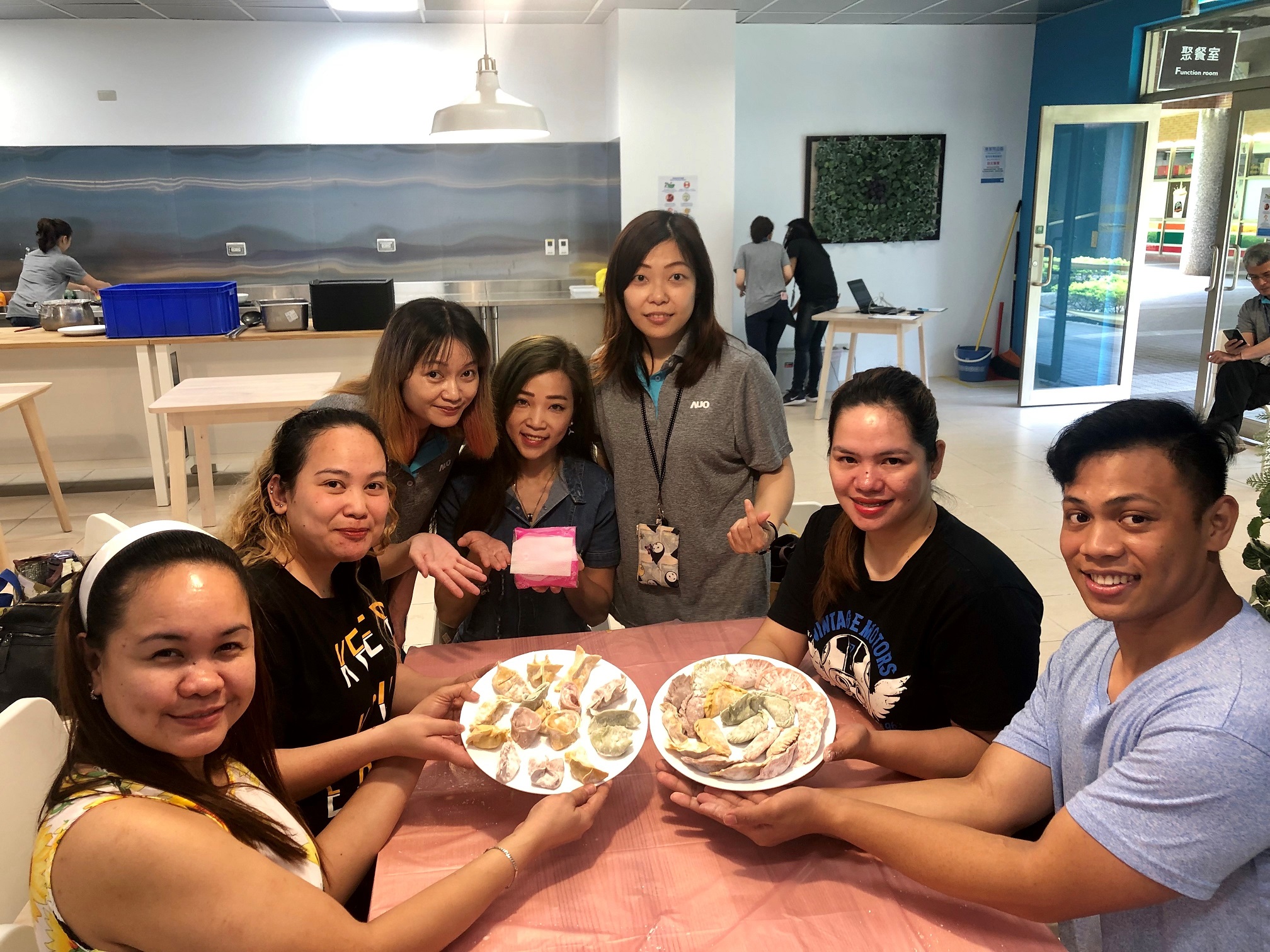 友達將DEI理念貫徹到企業文化和實踐，舉辦如台菲廚藝交流等活動，讓同仁了解彼此文化差異、培養情感