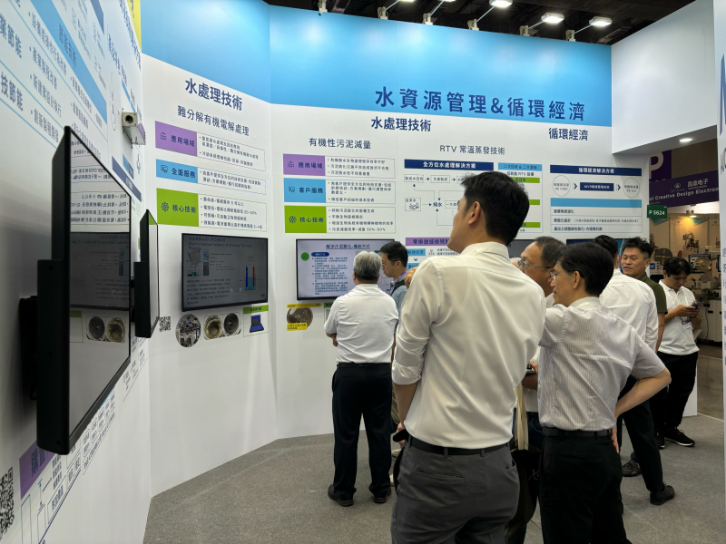 友達以深厚的智慧製造經驗發展永續戰略，積極延伸價值鏈，轉化成可供外界使用的綠色智慧服務，進軍SEMICON Taiwan 2024，提供半導體產業鏈打造AI世代的永續即戰力。