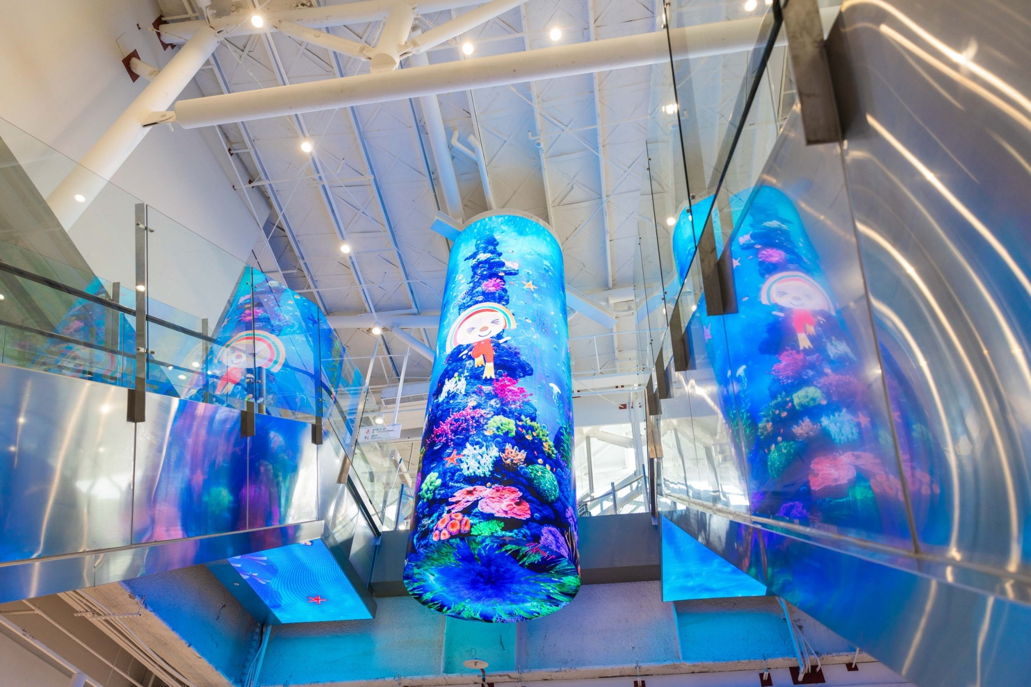 達擎與傑可達整合先進顯示技術與軟硬體應用服務，提供一系列大型LED顯示解決方案，為全新改裝開幕的「清水服務區」佈局嶄新視覺體驗。