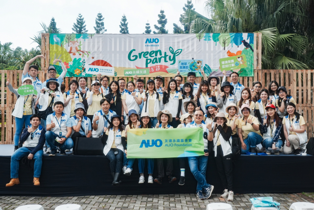 友達積極推動低碳轉型、節能減碳與減塑行動，落實環境承諾與社會責任，榮獲「台灣百大永續典範企業獎」