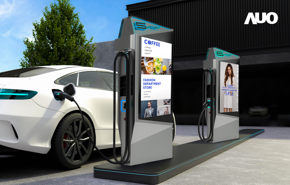 达擎 &ldquo;55吋高亮度户外防水显示器&rdquo;，在阳光直射环境下仍可呈现清晰鲜明之影像质量，可灵活安装于充电桩及智能电杆，成为数字户外广告 （DOOH）最佳宣传利器